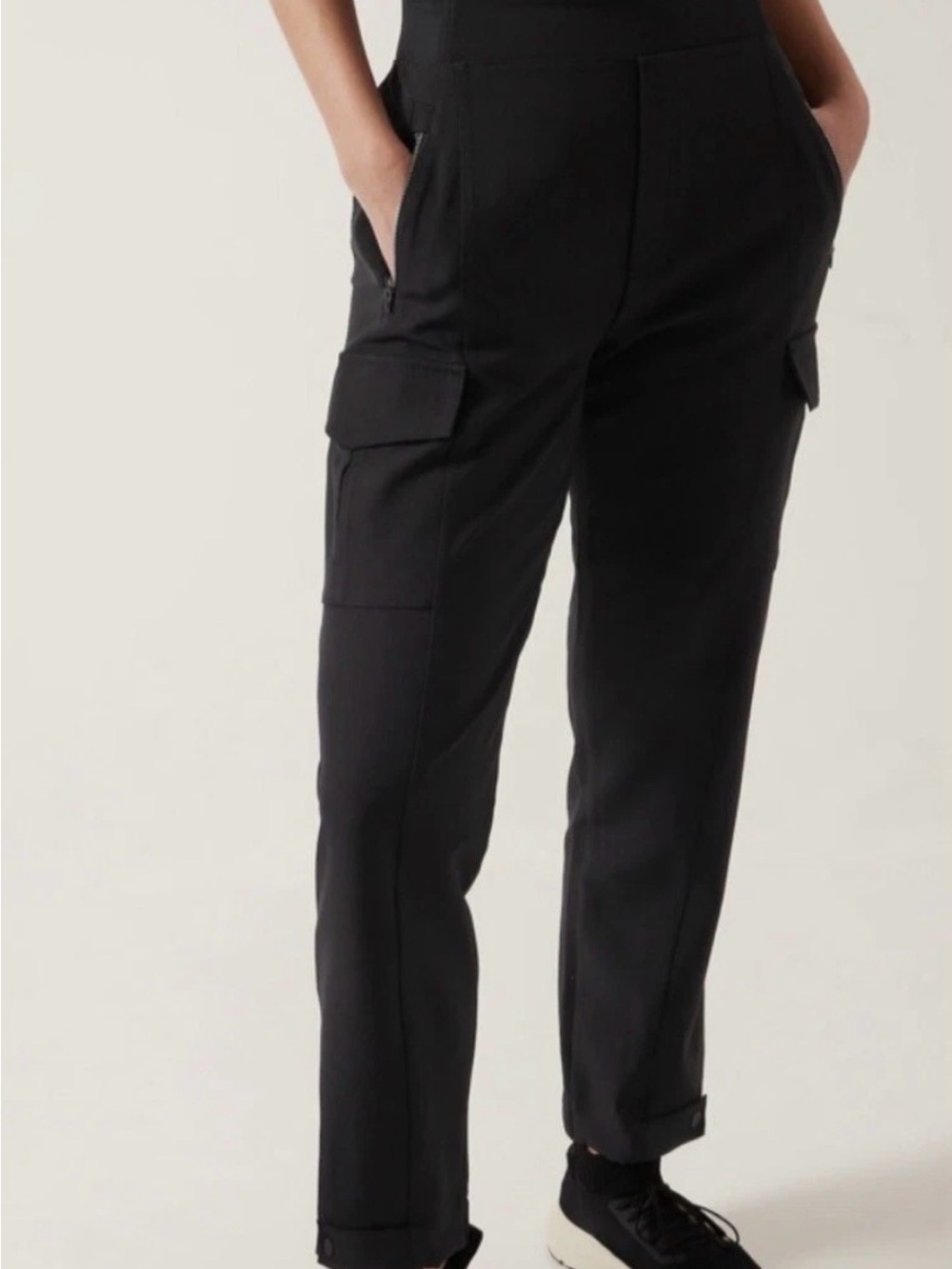 Athleta Chelsea Utility Jogger Pants Black Cargo Athleisure Size 2- worn twice